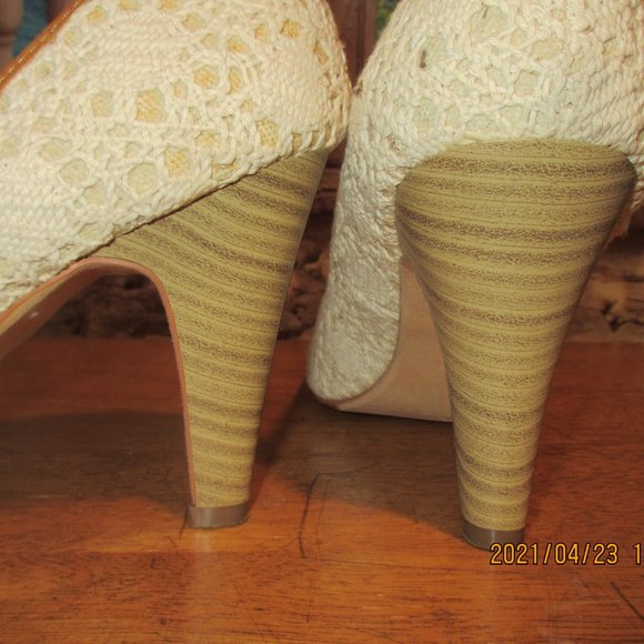 Ladie's/Junior's Heels - Picture 6 of 10